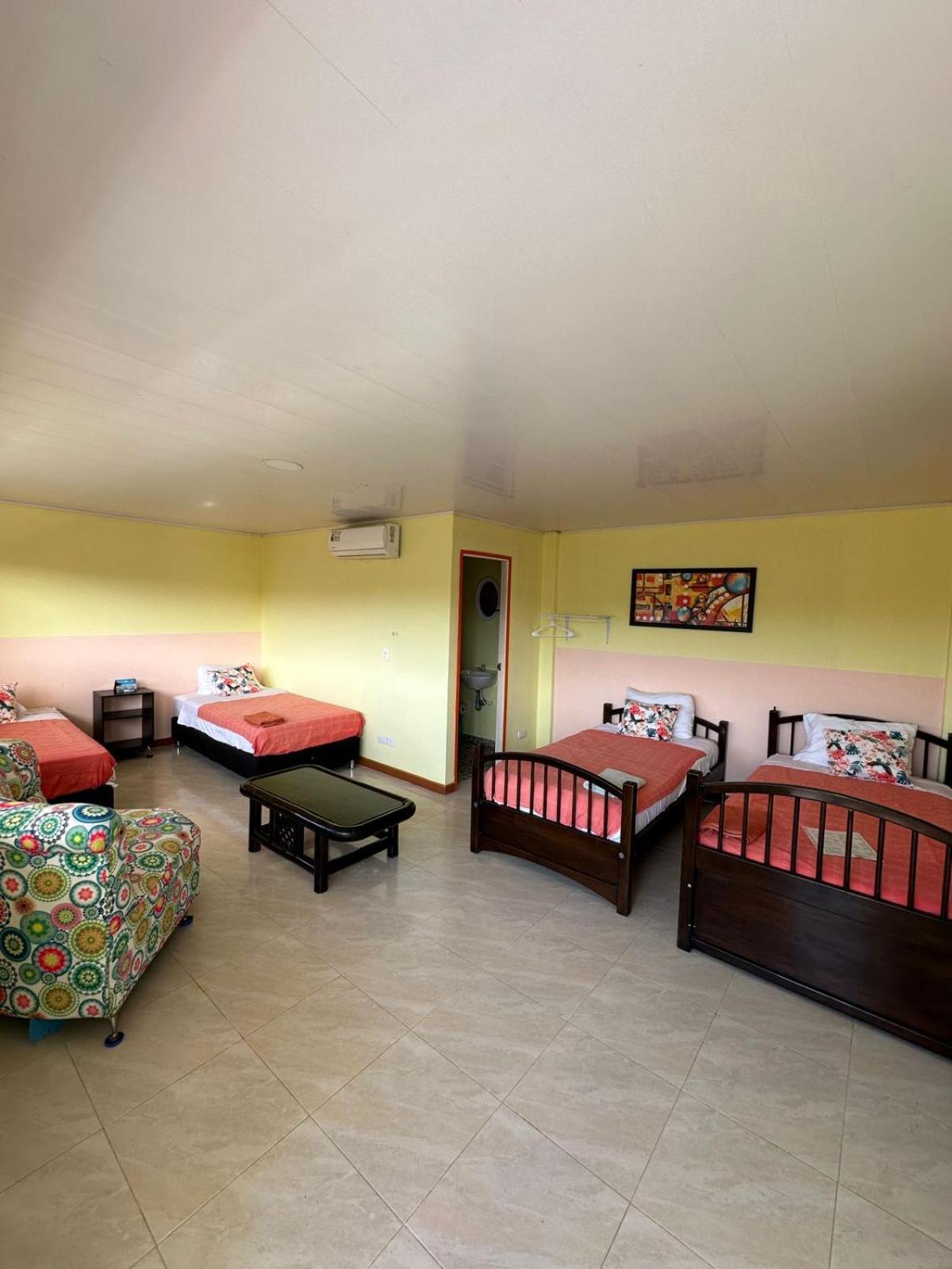 Victoria'S Gennie Bay Village Hostal San Andres  Exterior photo