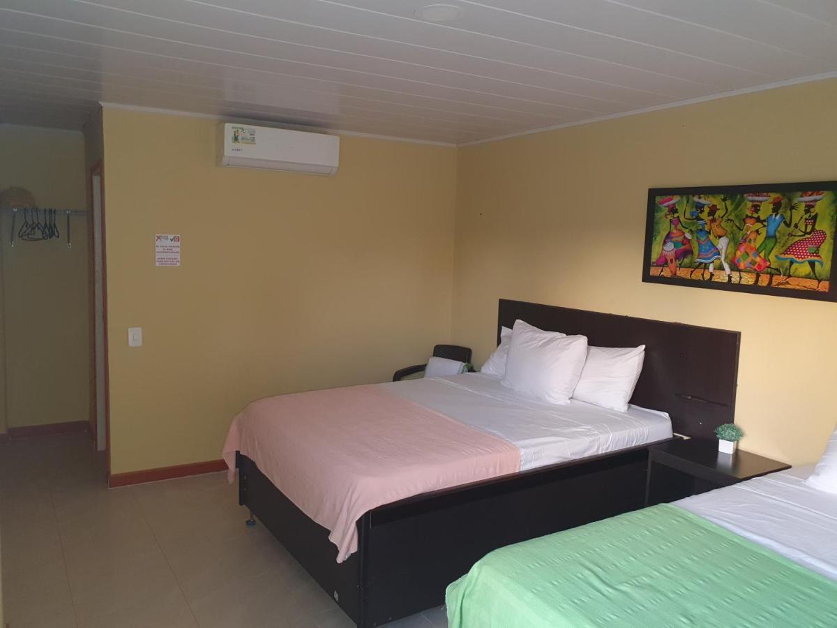 Victoria'S Gennie Bay Village Hostal San Andres  Exterior photo