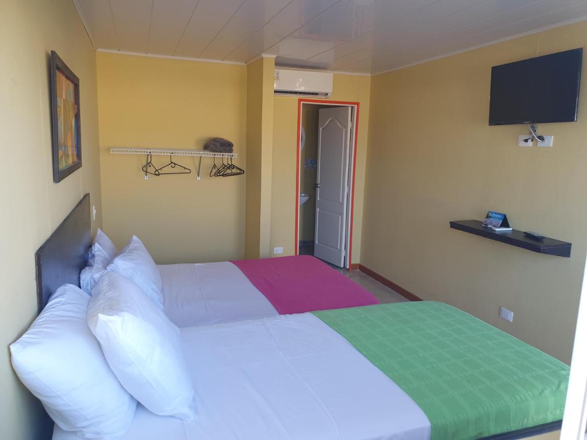 Victoria'S Gennie Bay Village Hostal San Andres  Exterior photo