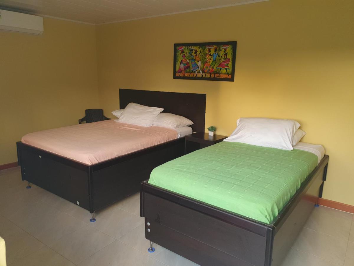 Victoria'S Gennie Bay Village Hostal San Andres  Exterior photo