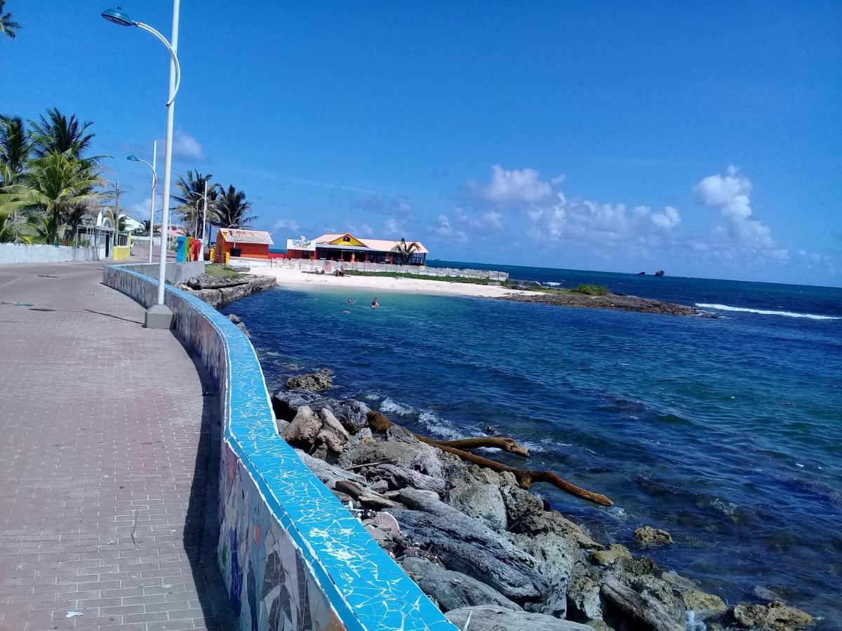 Victoria'S Gennie Bay Village Hostal San Andres  Exterior photo
